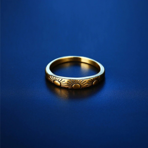 Dainty Gold Sun Etched Slim Signet Ring NEW! 6-9 - Picture 4 of 5